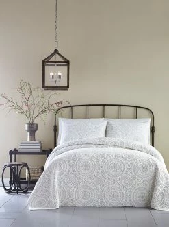 Peking Handicraft Medallion T Coverlet